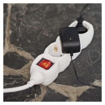 Hosszabbító 1,5 m / 3 aljzat / kapcsolós / fehér / PVC / 1 mm2