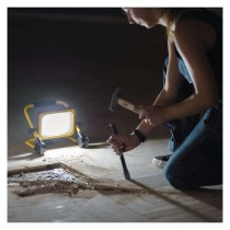 LED reflektor ACCO nabíjecí, přenosný, 30 W, žlutý, studená bílá