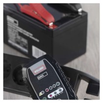 EMOS Autó akkumulátor töltő 6/12V 0,8A