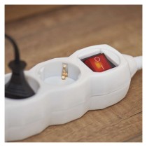 Hosszabbító 5 m / 3 aljzat / kapcsolós / fehér / PVC / 1,5 mm2