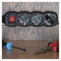 Hosszabbító 5 m / 4 aljzat / kapcsolós / fekete / PVC / 1,5 mm2