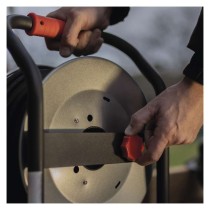 Venkovní prodlužovací kabel na bubnu 50 m / 4 zásuvky / černý / guma / 230 V / 1,5 mm2