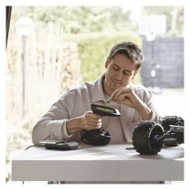 Ultra-rychlá nabíječka baterií GP Charge 10 S491 + 4× AA