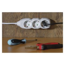 Hosszabbító 2 m / 6 aljzat / fehér / PVC / 1 mm2