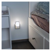 Nočna lučka LED 230V s PIR senzorjem gibanja