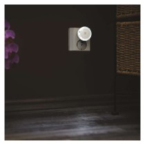 LED naktinis žibintas P3306 su fotojutikliu, prijungiamas