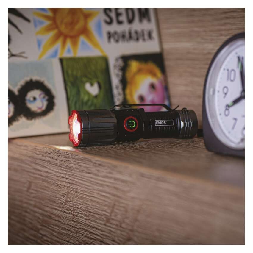 EMOS LED tölthető fém zseblámpa 300 lm, 700 mAh