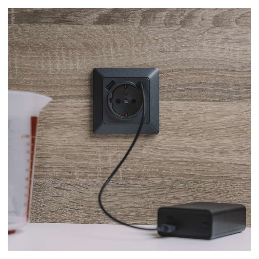 Lizdas su USB-A+C 2,1 A maks., antracito spalvos