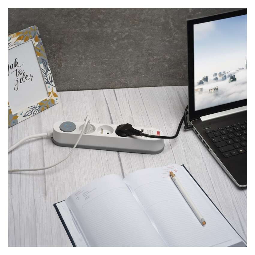 Predlžovací kábel 3 m / 5 zásuvky / s vypínačom / bielo-sivý / 1×USB-A + 1×USB-C / 1,5 mm2