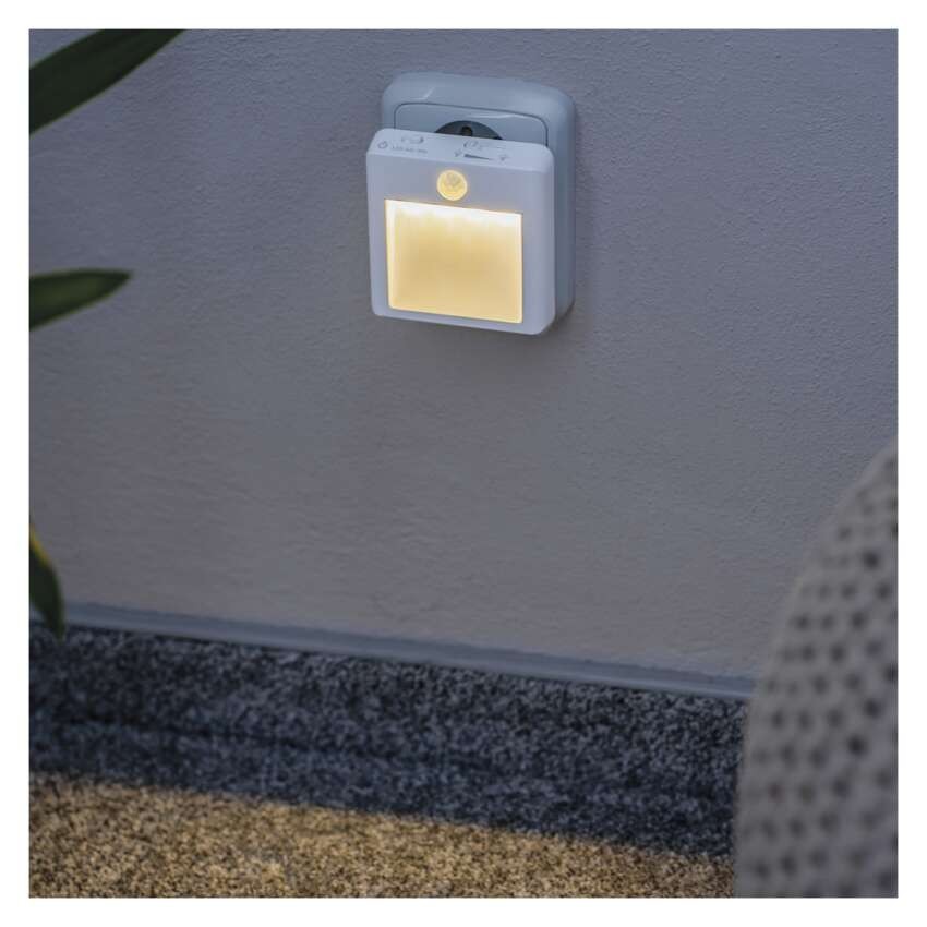 LED noční světlo P3319 s pohybovým čidlem do zásuvky