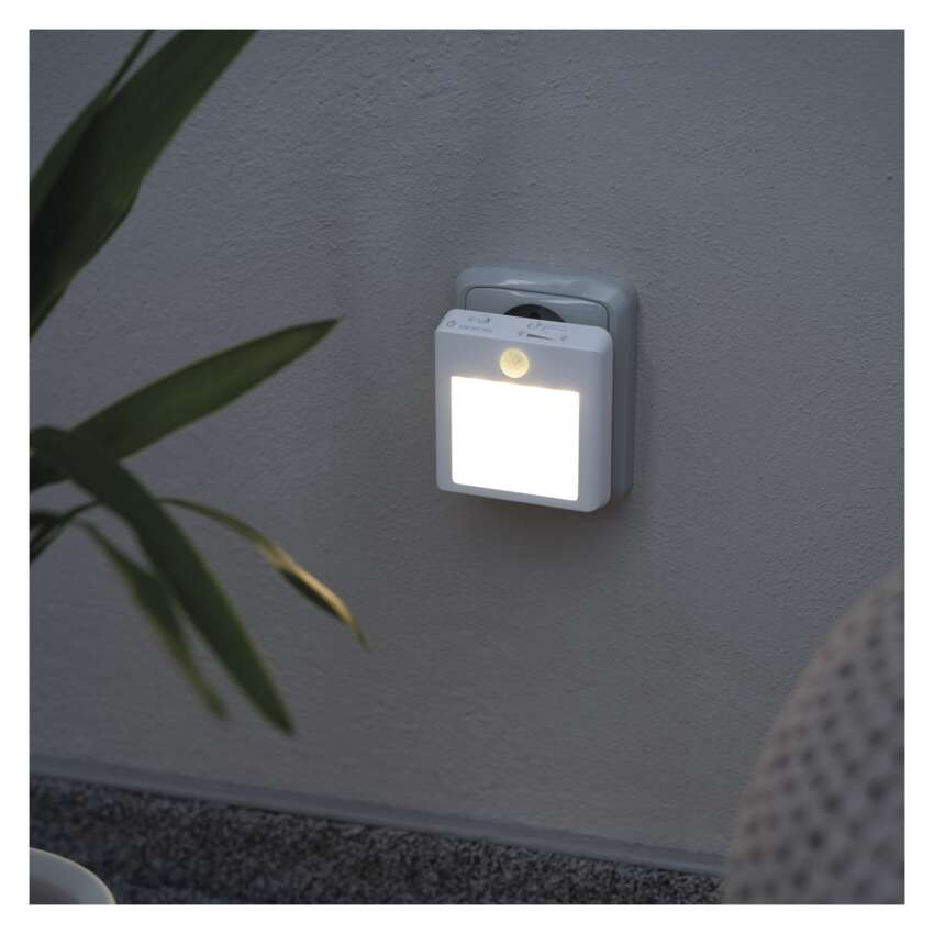 LED noční světlo P3319 s pohybovým čidlem do zásuvky