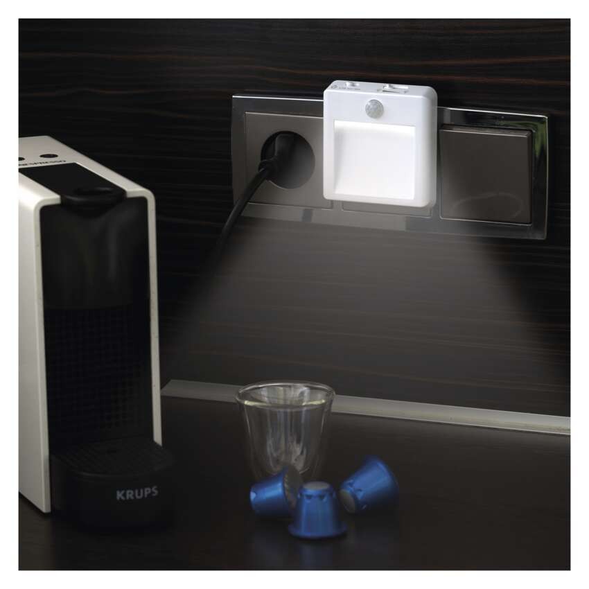 LED noční světlo P3319 s pohybovým čidlem do zásuvky