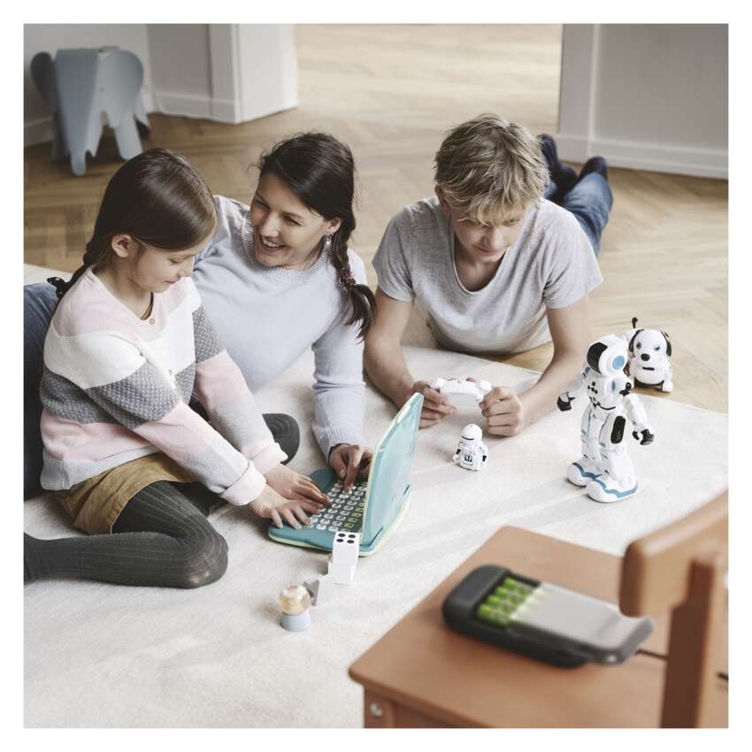 GP Akkumulátor töltő Charge 10 S491 + 4× AA