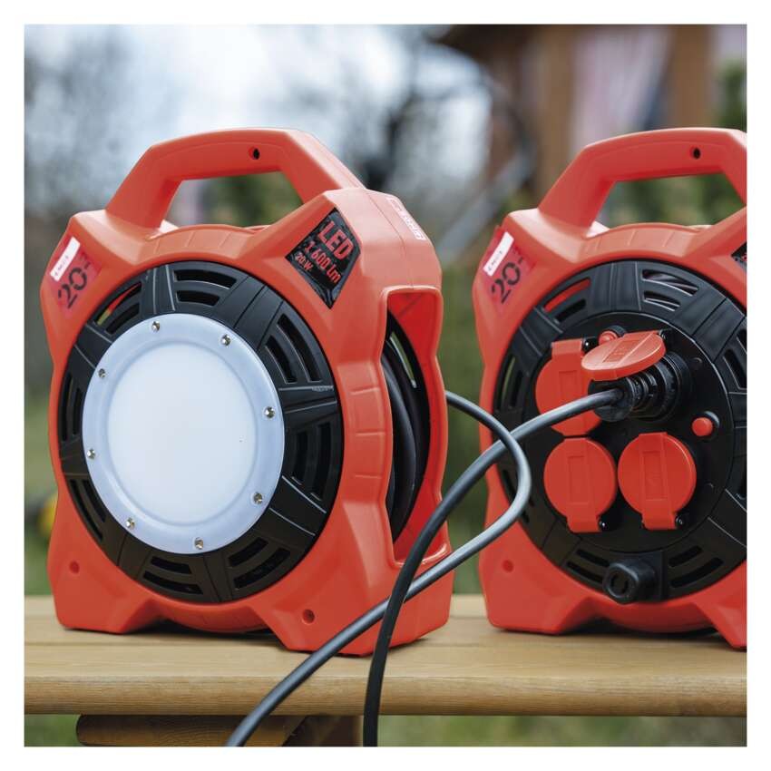 Venk. prodl. kabel na bubnu 20 m / 4 zás. / guma / 230 V / 1,5 mm2 s LED reflektorem
