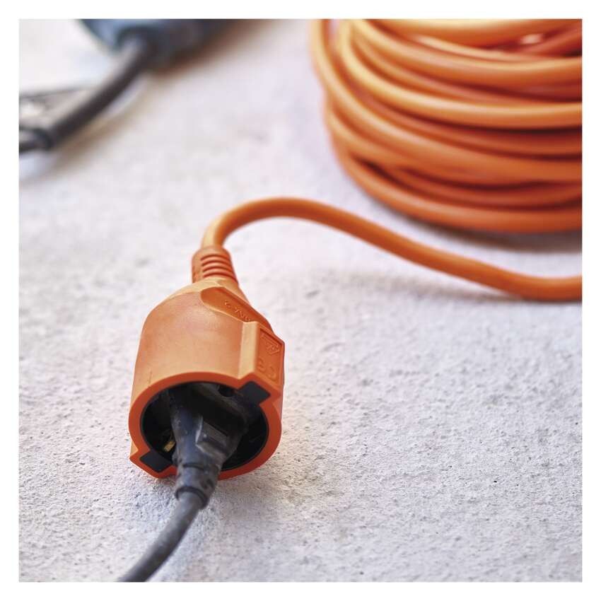 Verlängerungskabel 15 m / 1 Steckdose / orange / PVC / 250 V / 1,5 mm2