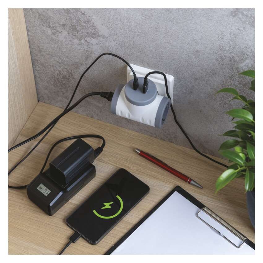 Mehrfachsteckdose 2×, 1×USB-A+1×USB-C, weiß-grau