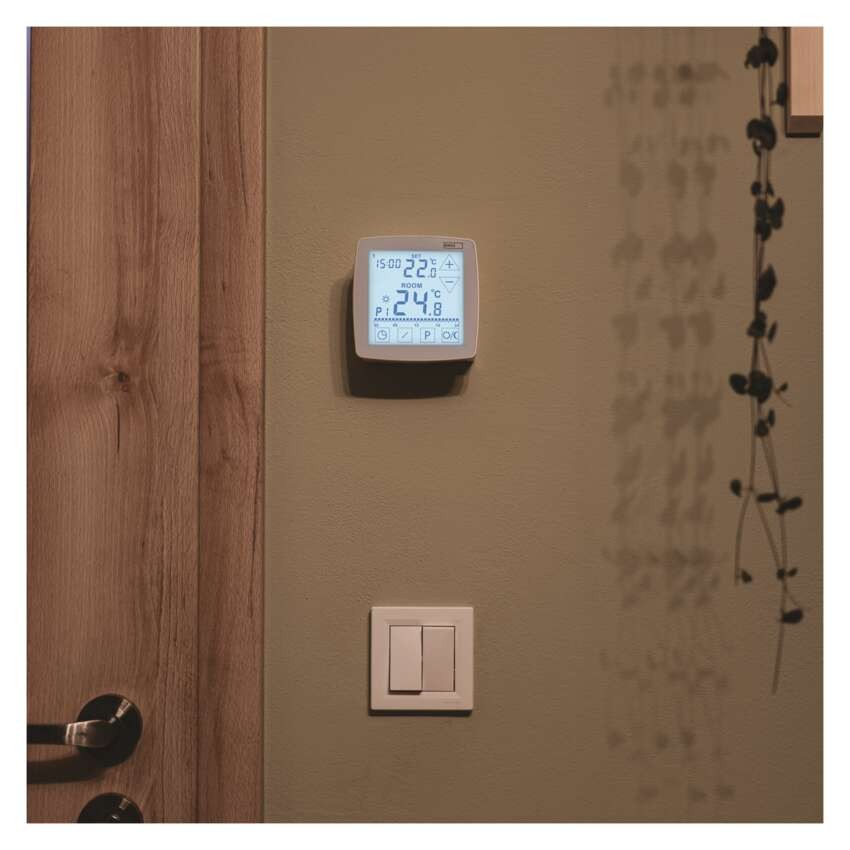 Izbový programovateľný drôtový OpenTherm termostat P56A02