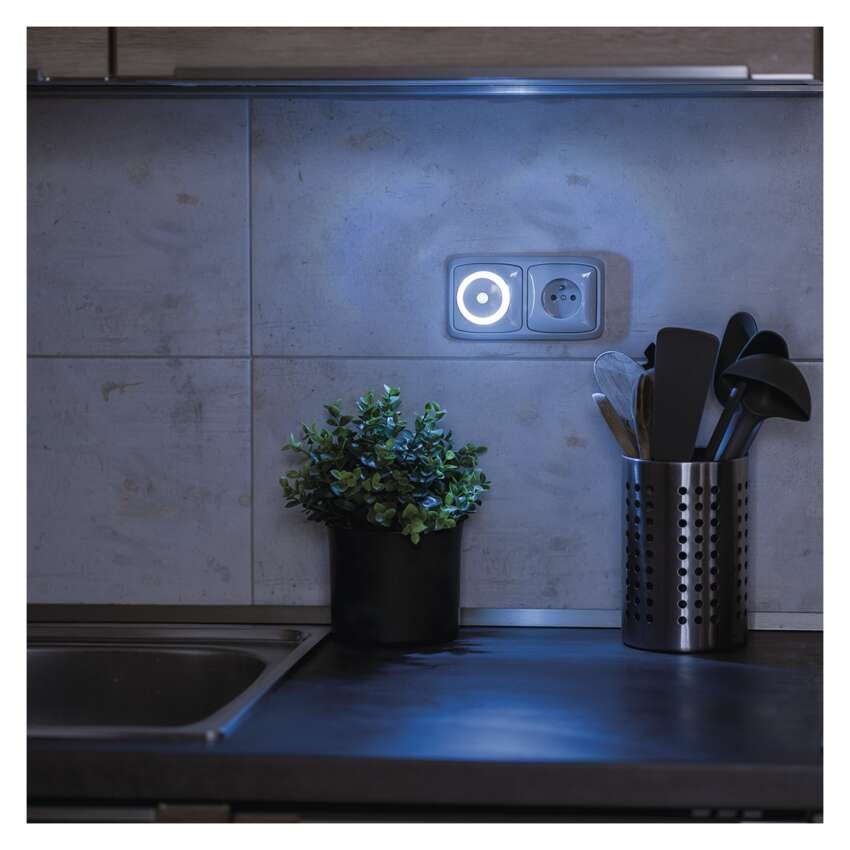 LED naktinis žibintas P3306 su fotojutikliu, prijungiamas