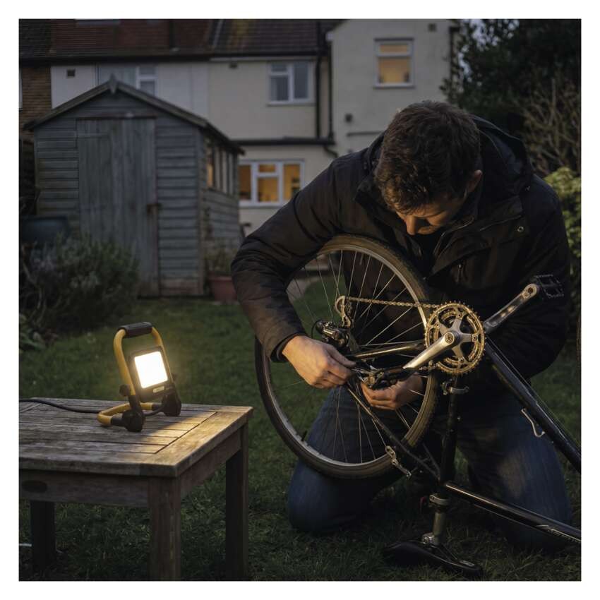 GLARO 30 W-os LED-reflektor, sárga-fekete, IP65, 3000 lm, semleges fehér
